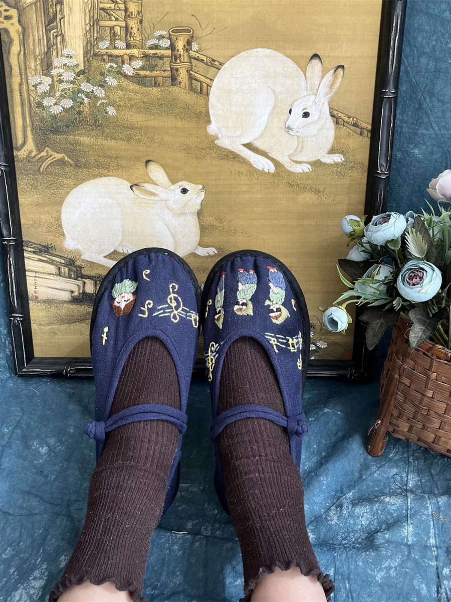 Women Vintage Cartoon Embroidery Cloth Shoes - Image 3
